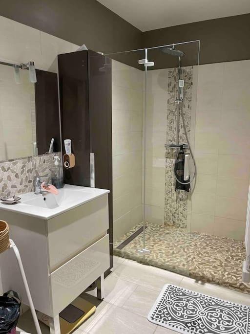 Charmante Maison Sur Propriete Orly