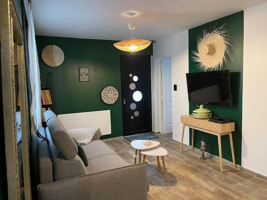 Holiday home Charmante Maison Sur Propriete *